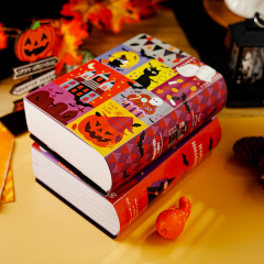 2種類のハロウィーン国境を越えた新しい手作りの本の包装箱がクッキーのプレゼント包装箱を覆っている