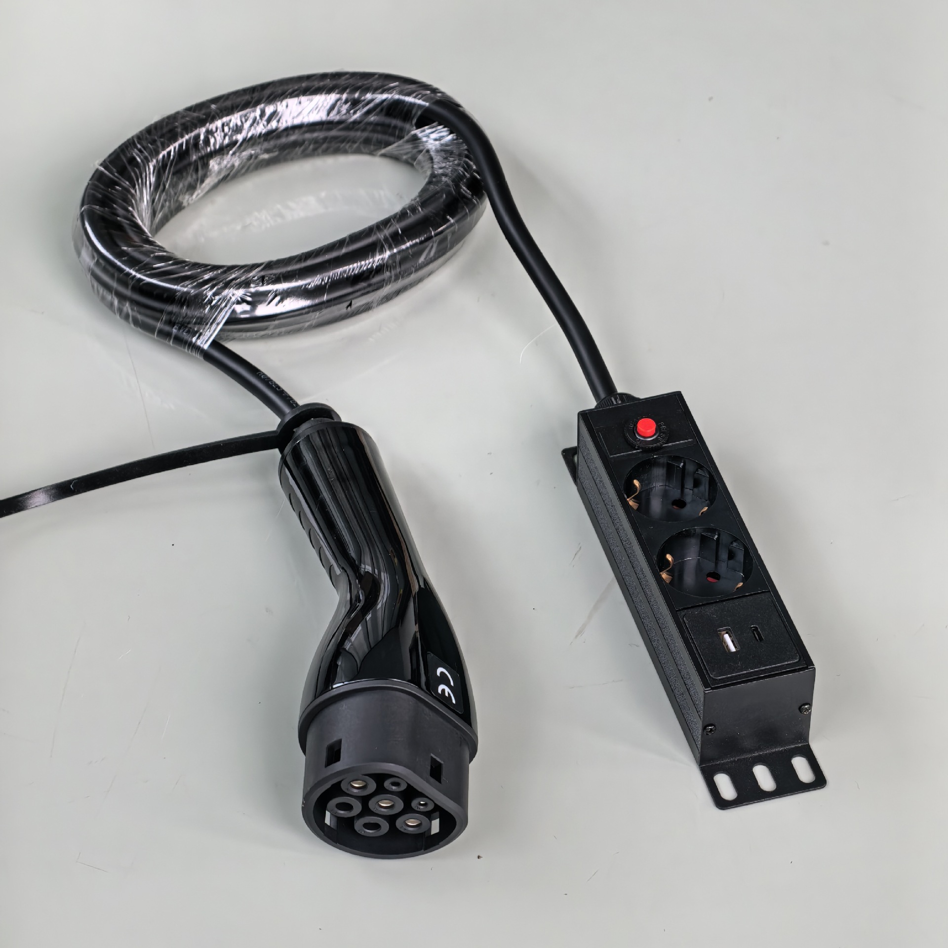 German Standard Schuko Socket European Standard V2L New Energy Discharge Gun Power Outlet Universal for Electric Vehicles 220V