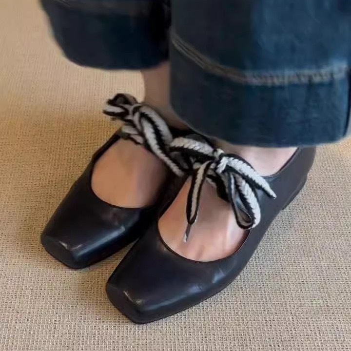 Versión de piel de oveja ~ zapatos de ballet retrógrados de encaje cuadrado con falda de mujer, literatura y arte, zapatos de cuero pequeños, zapatos de talón grueso
