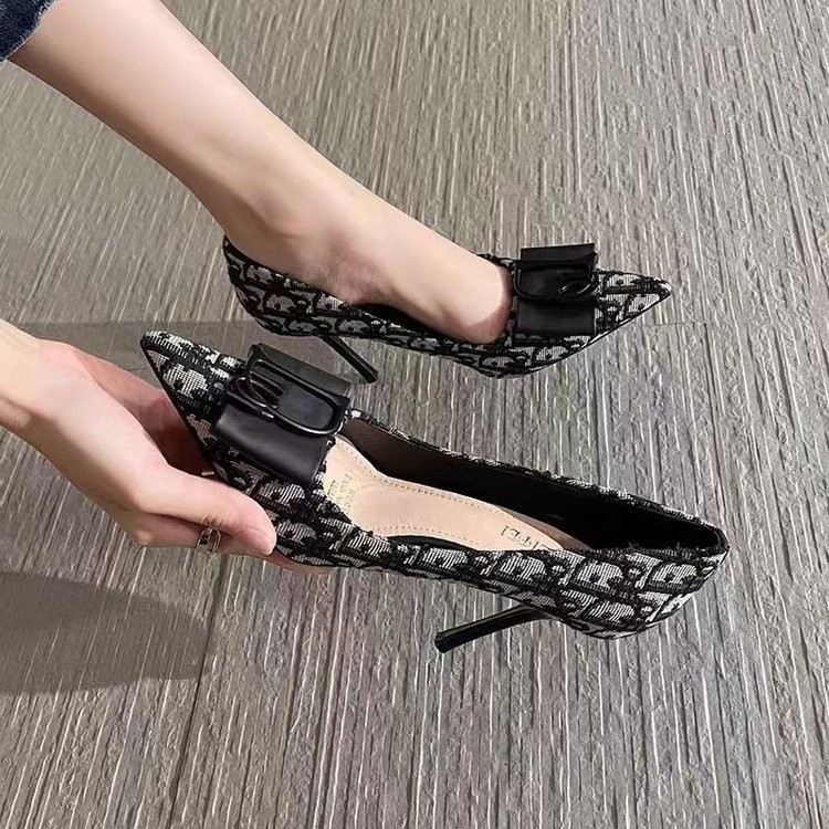 Black high heels pointed-toe stiletto heels