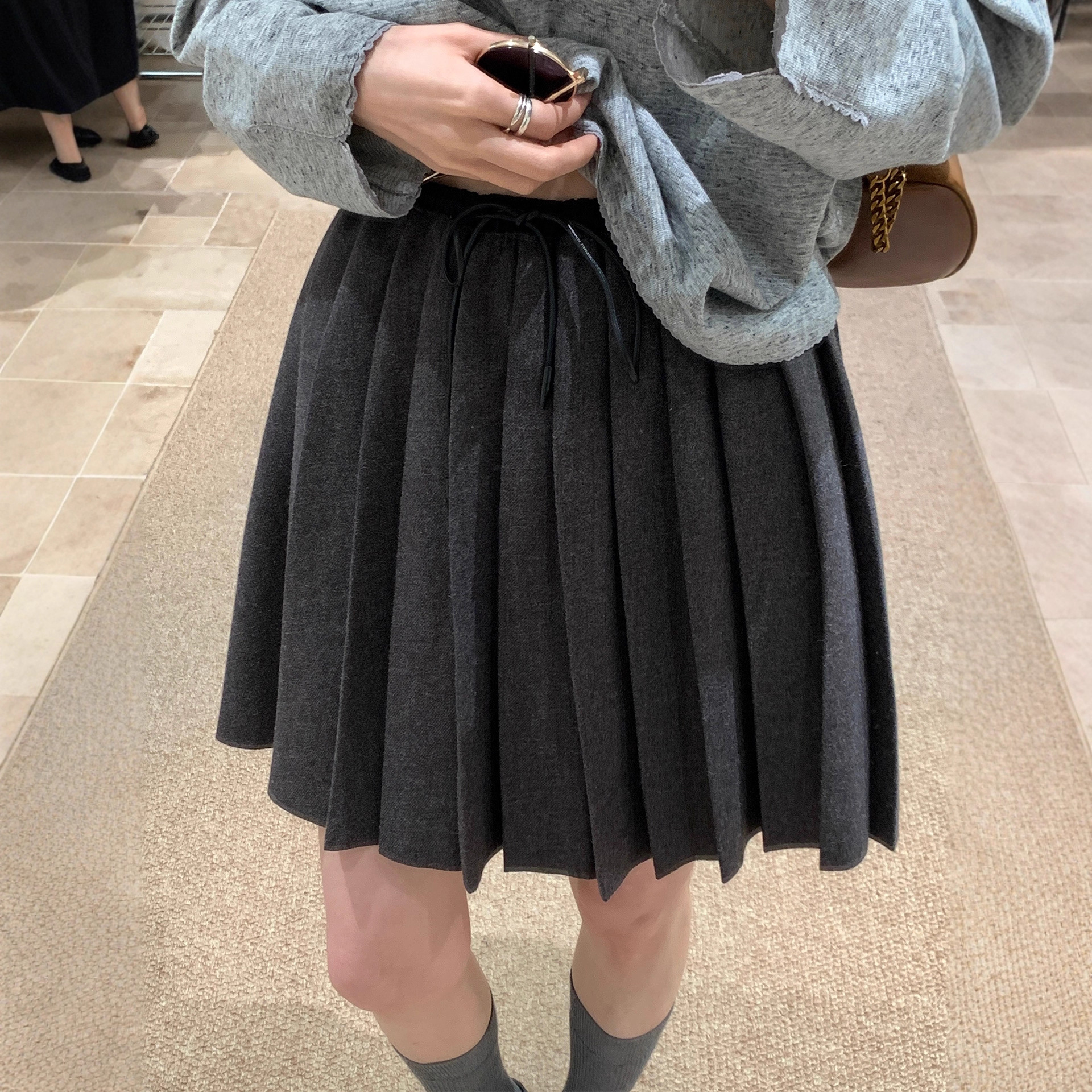 韩系学院风毛呢百褶半身短裙女2025秋冬新款松紧高腰A字包臀裙子