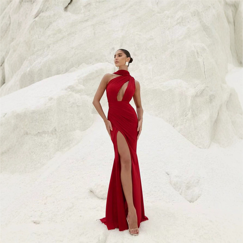 Elegant Red Sleeveless Long Cocktail Dress with a Backless Design, Pleated Details, and Thigh Slit