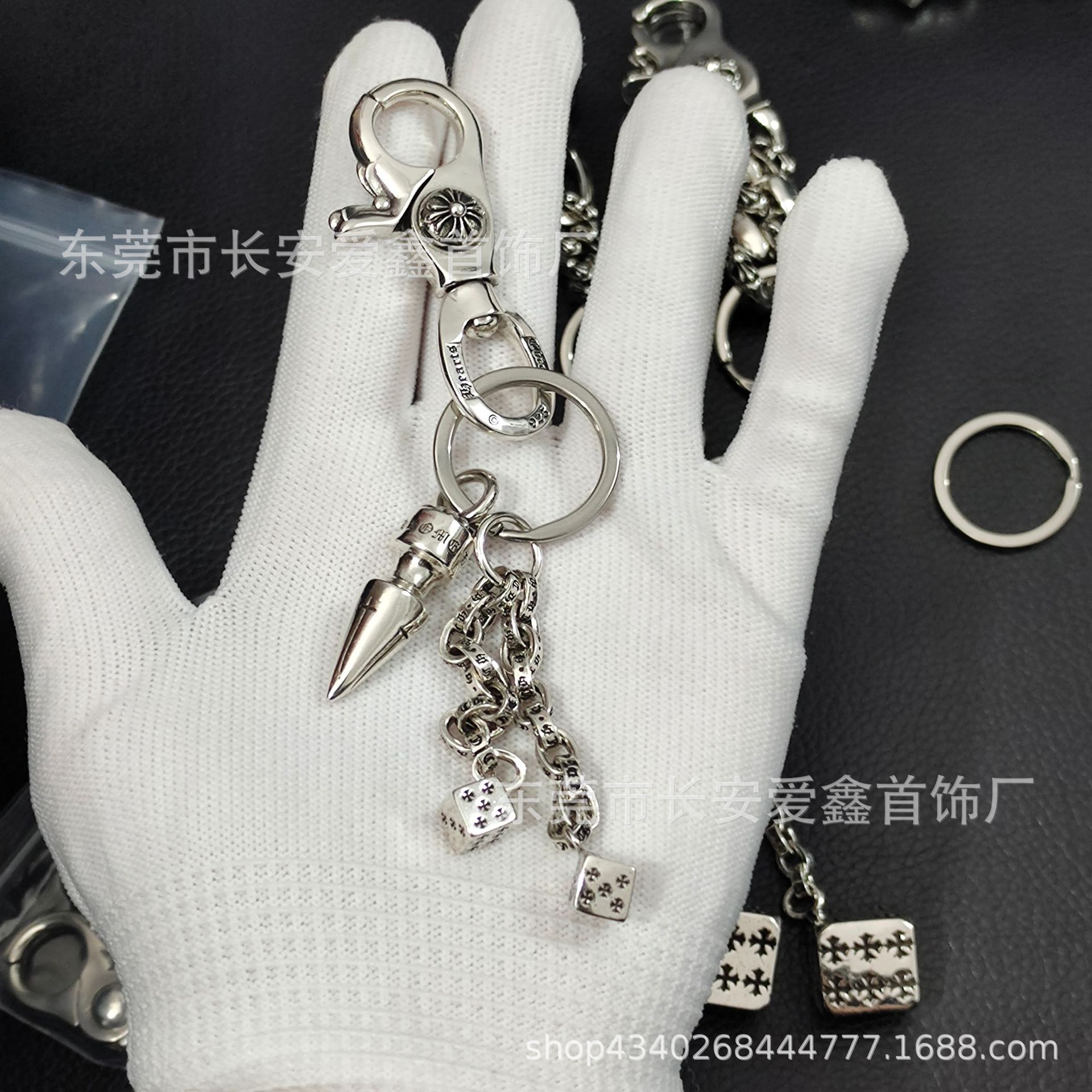 Crook vintage dados llavero accesorios Cruz colgante hebilla primavera langosta cabeza de bloqueo fábrica al por mayor