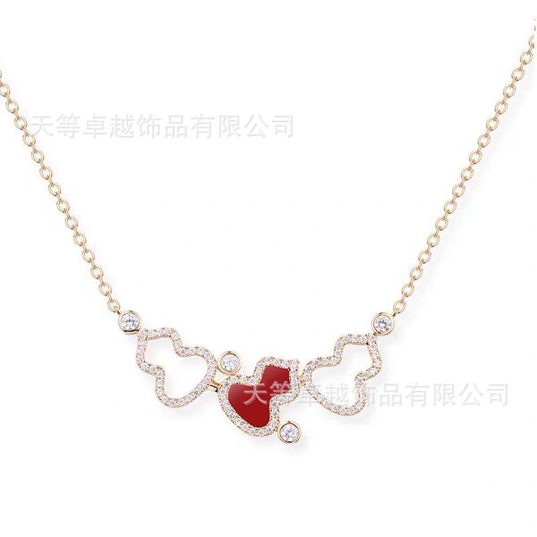 Necklace with zircon