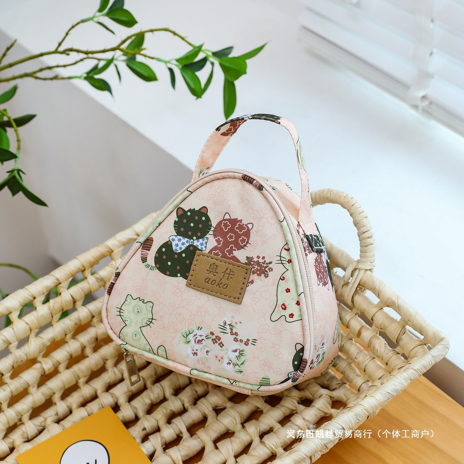 Small Satchel Triangular Kidsren's Lunch Box Bag for Outing Rice Balls for Office Workers, Fresh-Keeping Portable Breakfast Insulation Bag Aluminum Foil