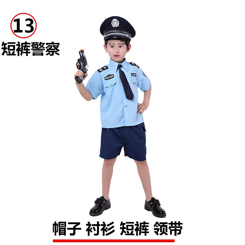 Pantalones cortos amarillos claros policías sombreros azules y rectos