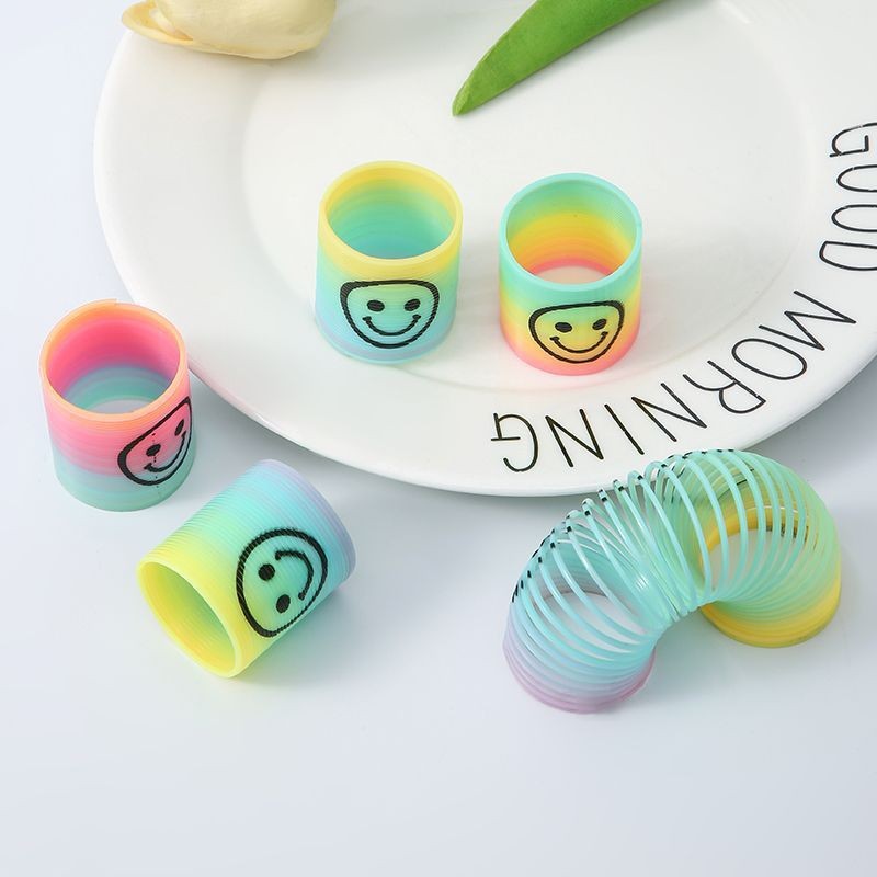 Niños multicolores bobinas mini cara sonriente arco iris anillo colorido anillo elástico estand de juguetes de premios suministro transfronterizo