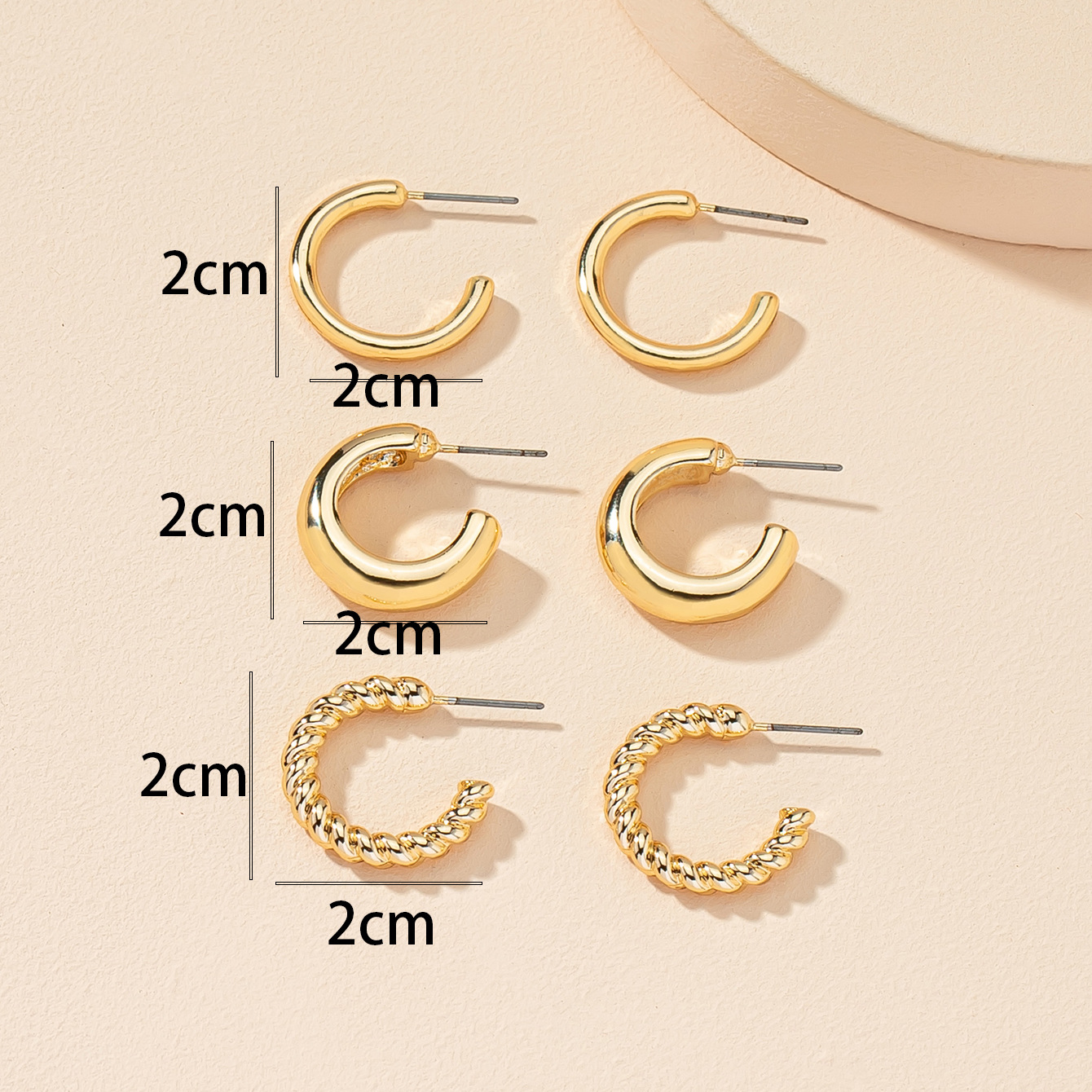 Simple Style C Shape Gold Plated Alloy Hoop Earrings display picture 4