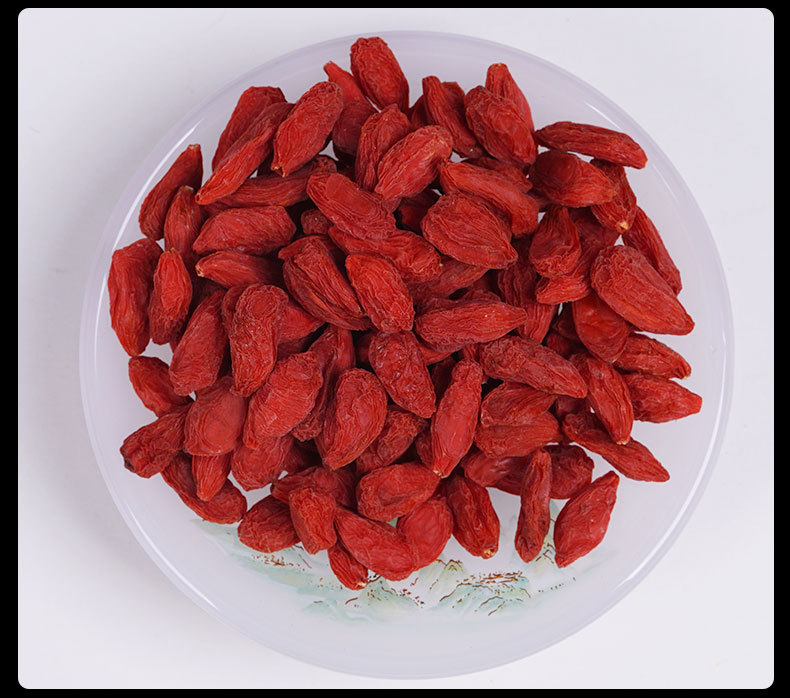 Goji Berry (Lycium barbarum) — Ningxia Dried Wolfberry, Sulfur-Free, 150g Jar in use