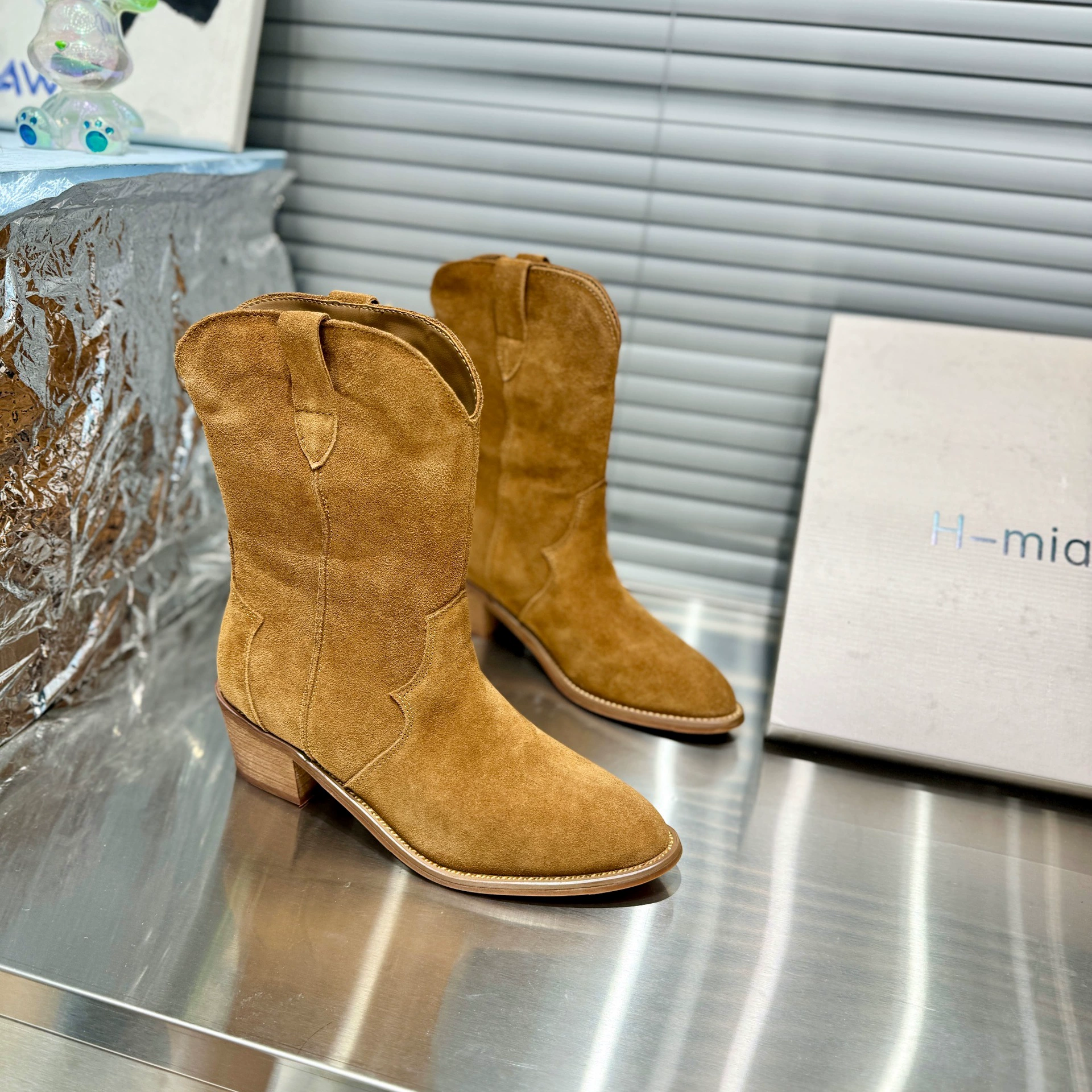 High high boots pointy toe, denim matte low boots