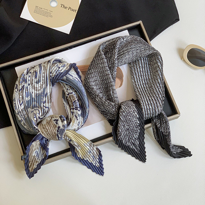 Pañuelo de seda plisado, sentido avanzado, nuevo anacardo, decoración de todo fósforo, bufanda profesional pequeña, bufanda de seda en forma de diamante personalizada, chal