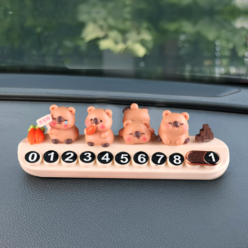 Placa de estacionamiento temporal para automóvil, decoración de placas de matrícula, muñeca wombat, movimiento de automóvil, tarjeta de automóvil, teléfono, decoración femenina linda