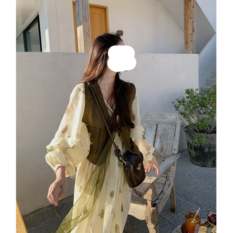 壹家 麂皮绒绣花短款小马甲女春2023新款学院风时尚百搭坎肩上衣 pic 4