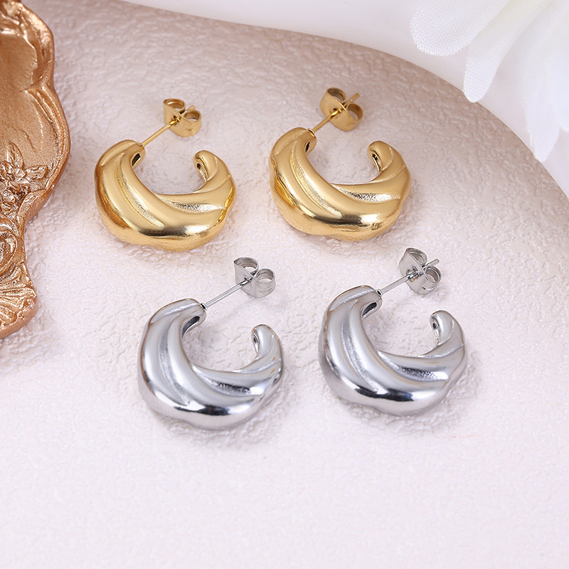 Daily Occasion Titanium Steel Material C Shape Pattern Simple Style C Shape Titanium Steel Plating Ear Studs 1 Pair