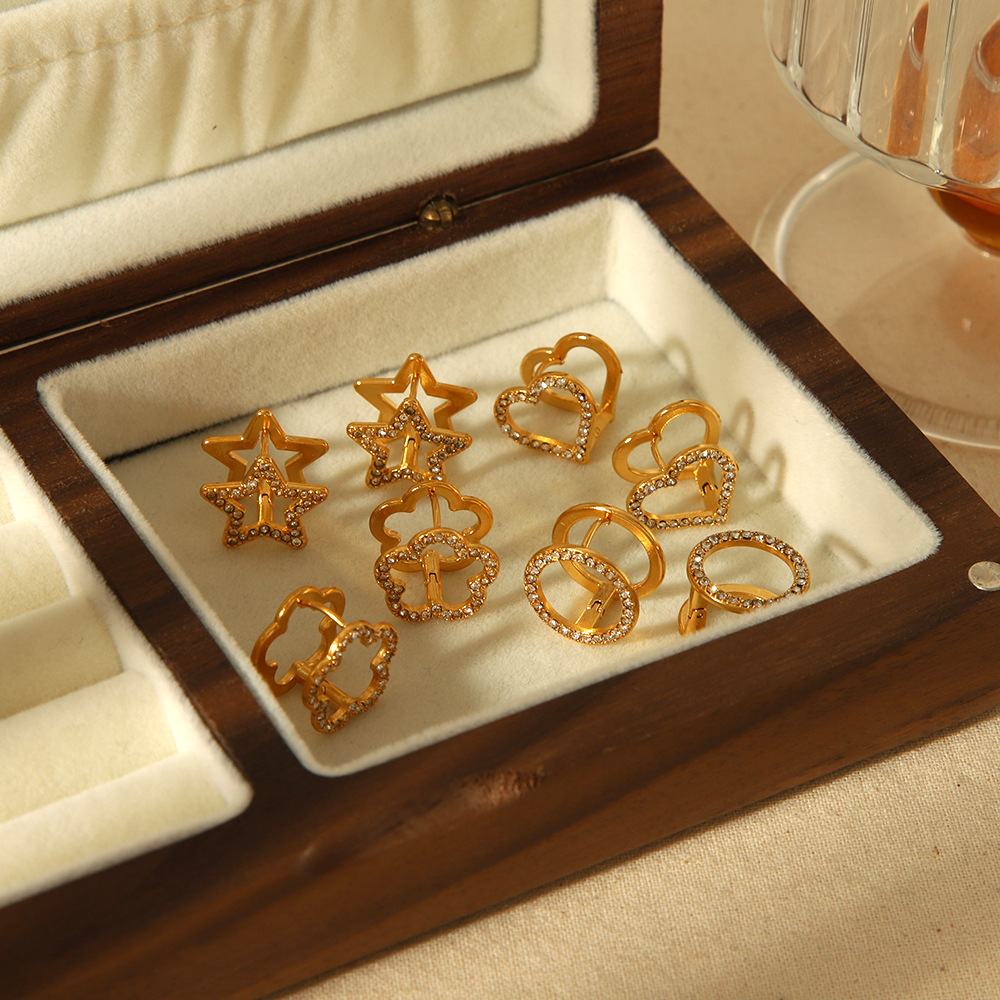 Nicho de diseño transfronterizo europeo y americano de acero de titanio 18k oro acero inoxidable orejas joyerías pentagrama lujoso ligero