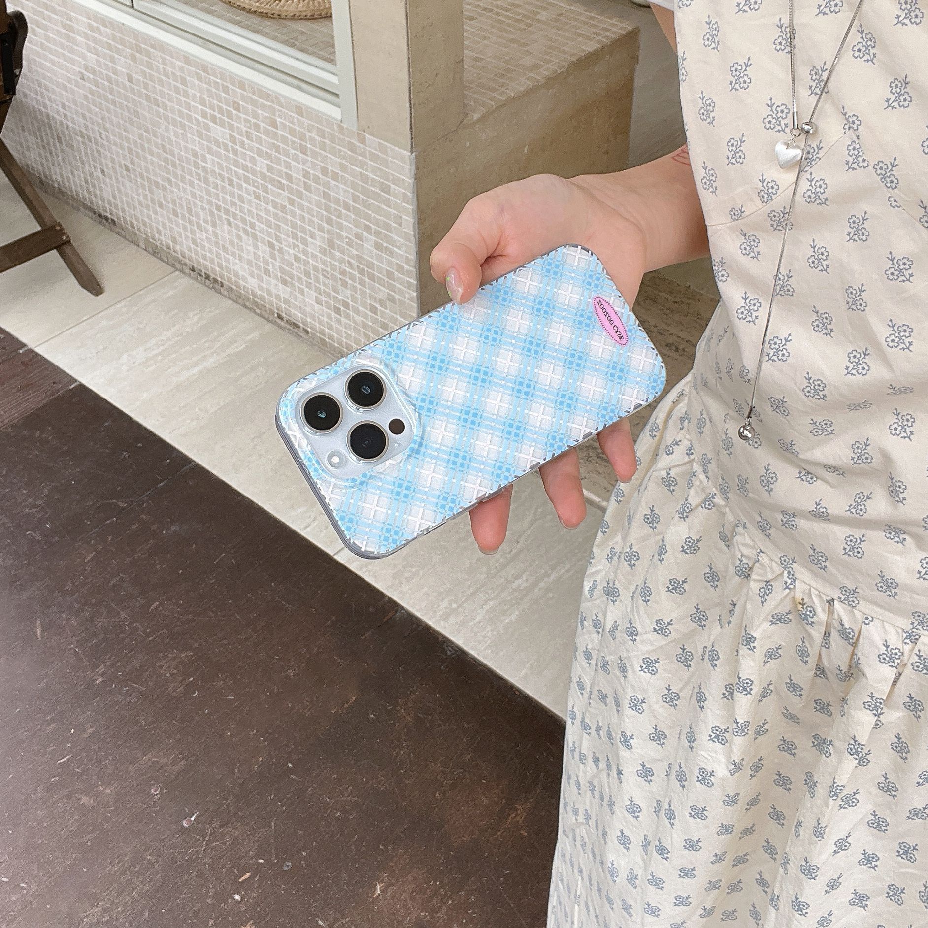 Pequeño patrón de cuadros azul y blanco fresco para iPhone15/16 funda para teléfono móvil 15ProMax Pareja 16Pro Mujer 14/13P