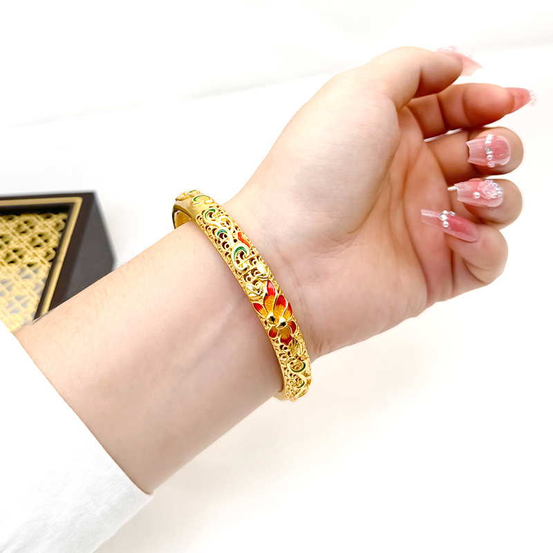 Vietnam oro hueco hebilla pulsera Lotus Plum Blossom corte patrón de las mujeres temperamento retro fábrica al por mayor