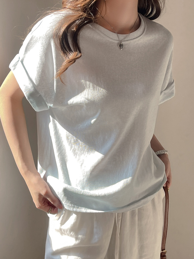 Design summer fashionable short sleeve T-shirt with a round collar