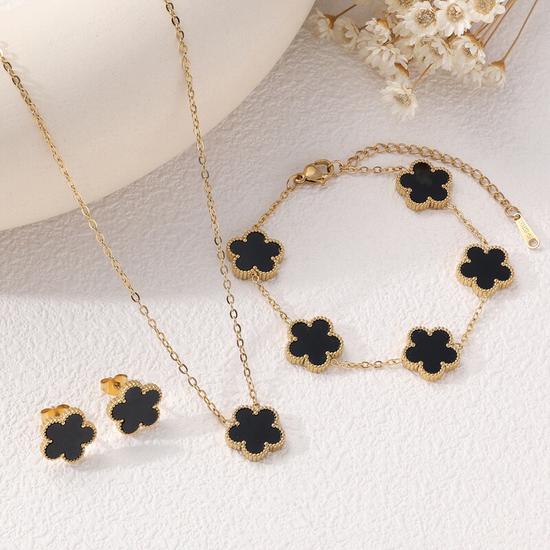 Cross-border five-leaf clover five-flower bracelet jewelry suit necklace earrings three-piece light luxury high-end jewelry manufacturers wholesale