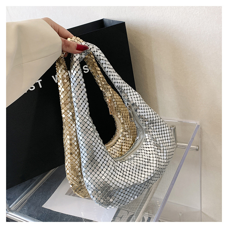 Women's Small Special Material Solid Color Streetwear Zipper Underarm Bag display picture 10