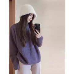 今年流行したきれいな紫色のプルオーバーセーターの女性は秋冬に厚い中に柔らかいモチとした綿の上着を着てニットを着ます。