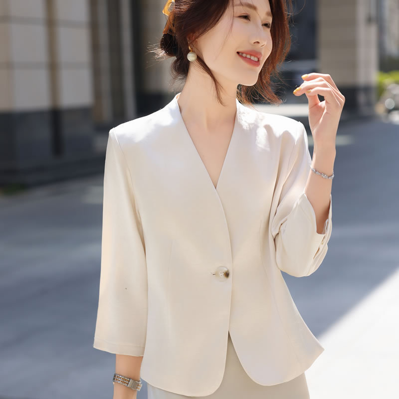 Spring and Summer New Silky Satin Women's Lapel Small Suit, Light and Breathable Knitted Three-Quarter Sleeve One-Button Cardigan Trendy Spring and Summer New Silky Satin Women's Lapel Small Suit, Light and Breathable Knitted Three-Quarter Sleeve One-Button Cardigan Trendy