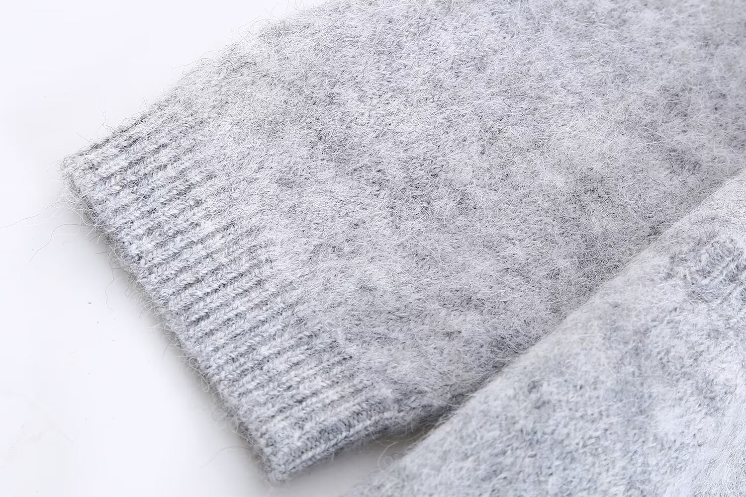 Nuovo maglione lavorato a maglia casual con scollo rotondo intarsiato con gioielli CCP per autunno e inverno_voghion.com