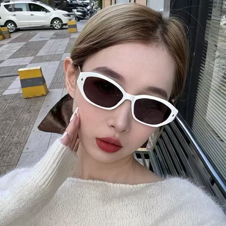 2026 New Style Cat-Eye Retro Sunglasses for Women, High-End White Street Style, Anti-Uv Polarized Sunglasses 2026 New Style Cat-Eye Retro Sunglasses for Women, High-End White Street Style, Anti-Uv Polarized Sunglasses