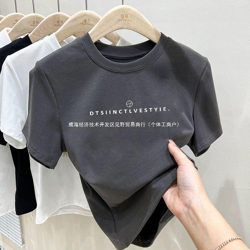 Темно-серая футболка с короткими рукавами на правое плечо, женская летняя новая облегающая хлопковая футболка 2025 года, красивый модный топ