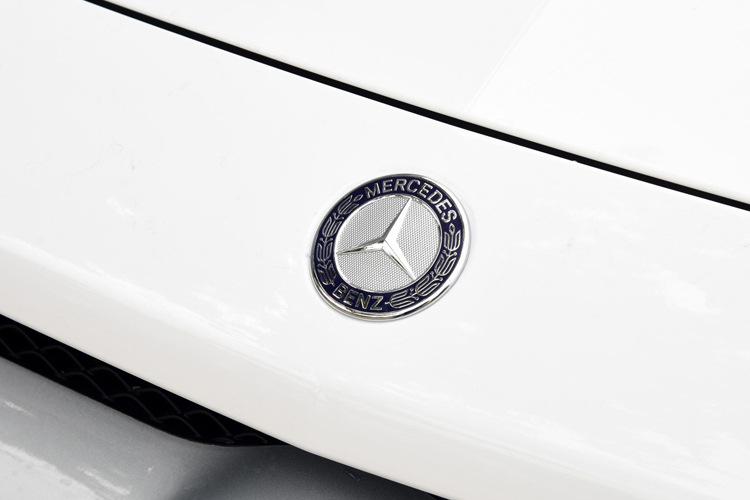 Suitable for Mercedes-Benz Hood Clip Model Flat Wheat Ear Logo C-Class Cla Cls Clk Gla Hood Modification Car Logo