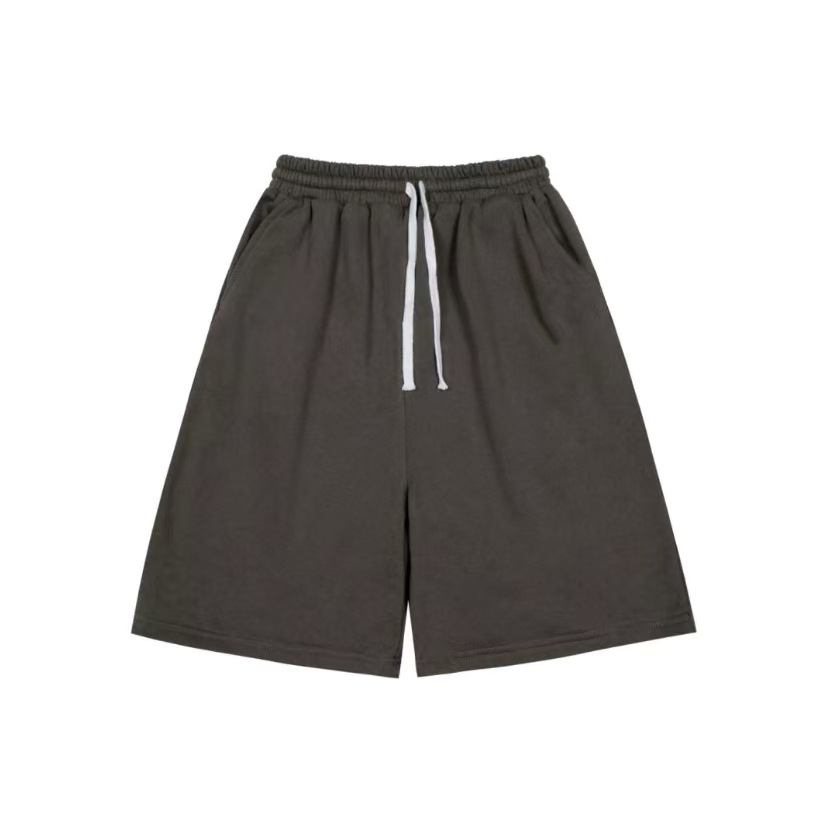 짙은 회색 반바지