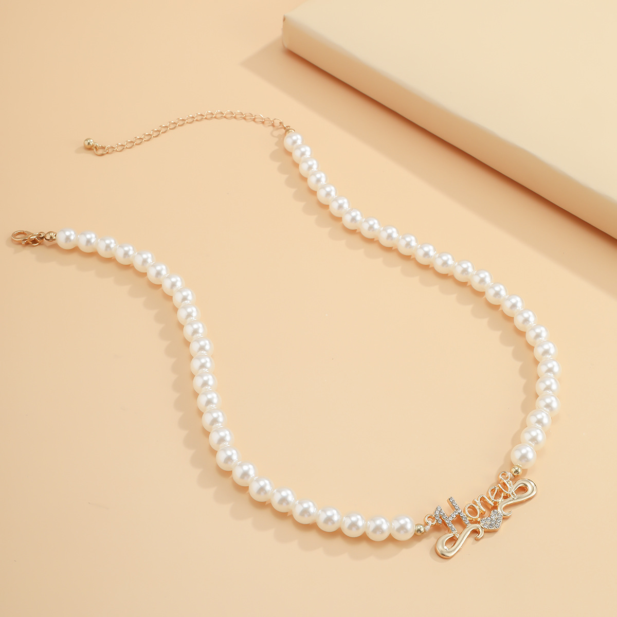 Großhandel Schmuck Nachahmung Perlen Brief Eingelegte Diamant Anhänger Halskette Nihaojewelry display picture 5