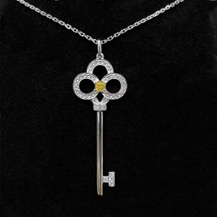 New 0.123 karat 18k gold inlaid yellow diamond key fashion exquisite simple key diamond necklace jewelry