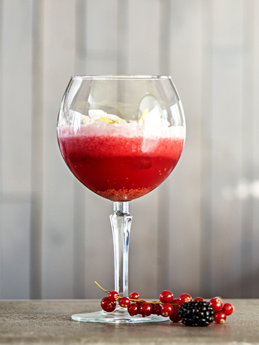 Bar gin and tonic cocktail glass, crystal red wine goblet, potbelly cocktail glass, wide mouth martini glass