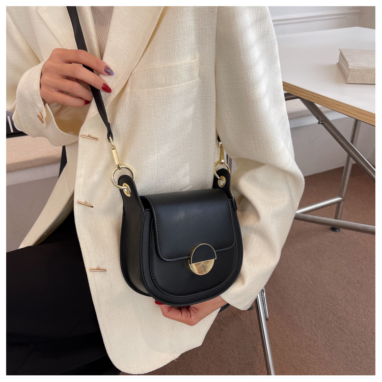 Fashion Small Saddle Bag Texture Bag New Trendy One-shoulder Messenger Bag display picture 5
