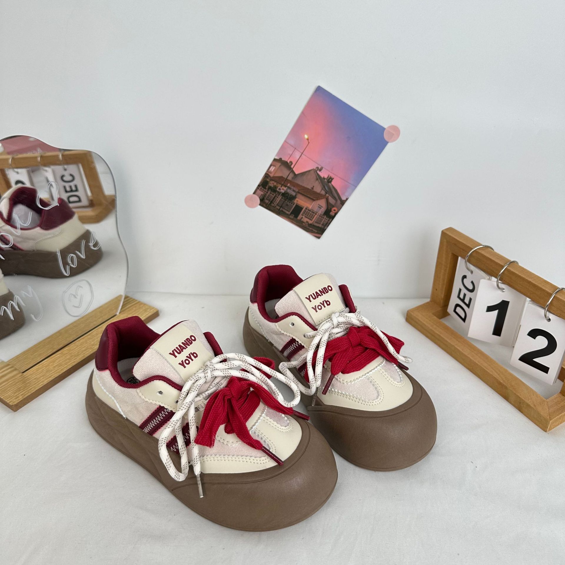 YuanWa2024 zapatos elevados con suela gruesa de otoño nuevos zapatos casuales con faldas de cabeza grande zapatos casuales