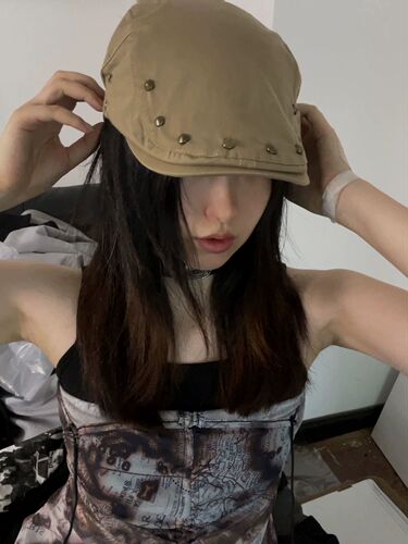 South Korean niche spike forward caps for women, Japanese retro Y2K spicy girls, backwards artist berets, bucket hats