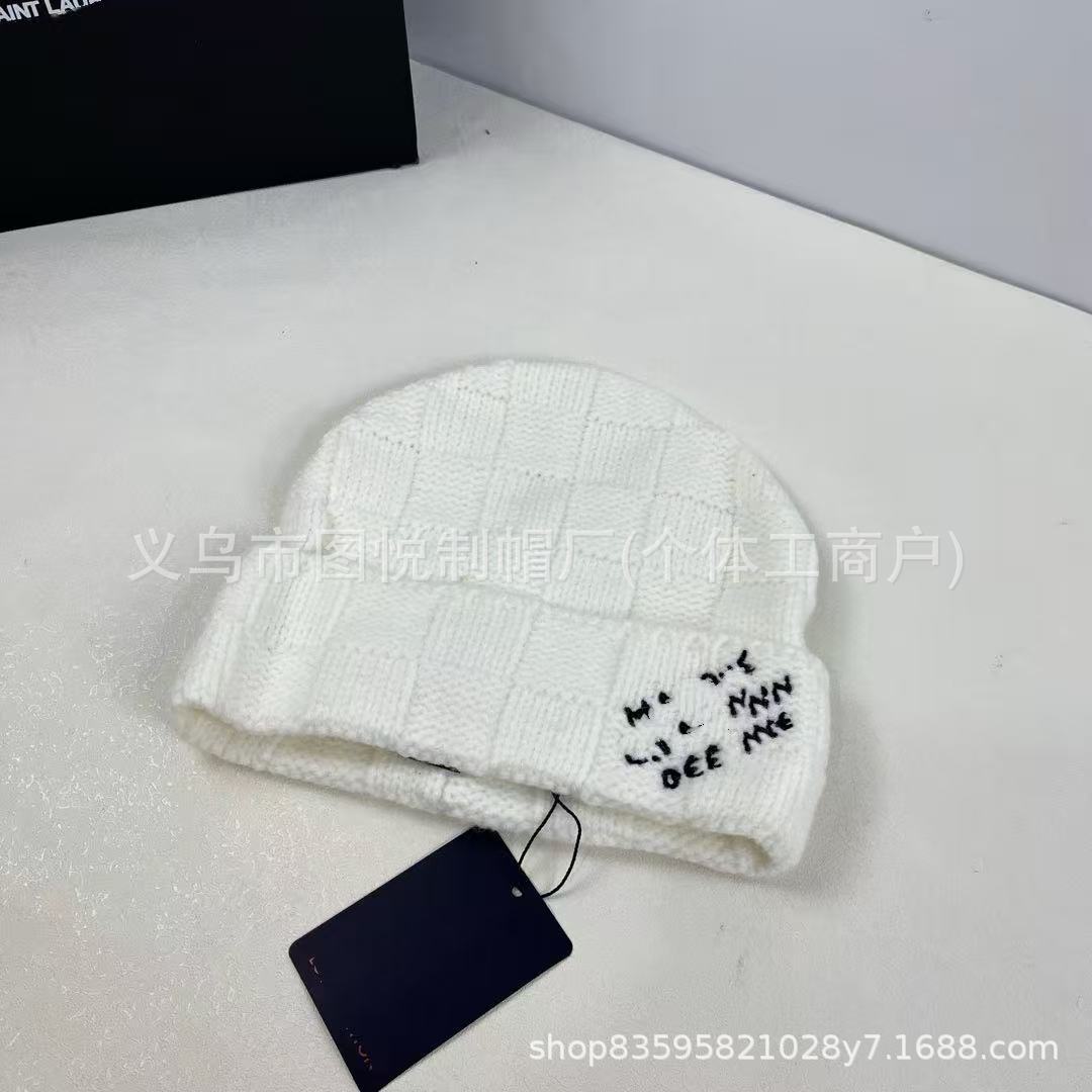 화이트 (큰 격자 자수 레터링)