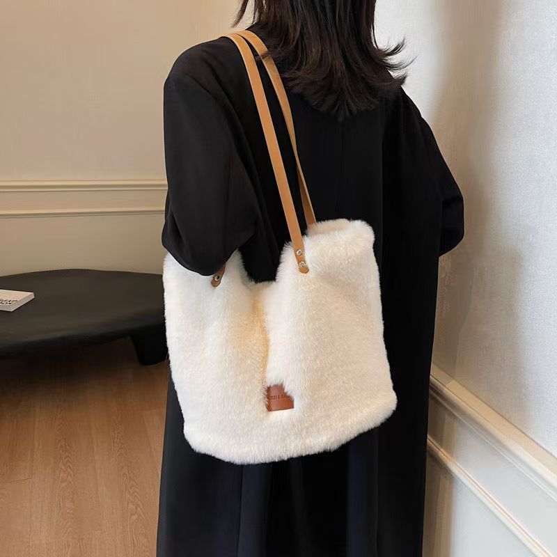 高级感毛绒包包女2025新款小众单肩包潮流个性简约托特包跨境腋下|undefined