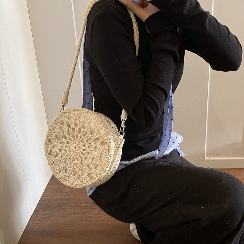 Straw beach one-shoulder bag