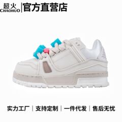 新しいロバの家のトレーニングerの小さい太っている丁の厚い底のパンの靴の女性の莆田の百合の運動のレジャーの板の靴の男