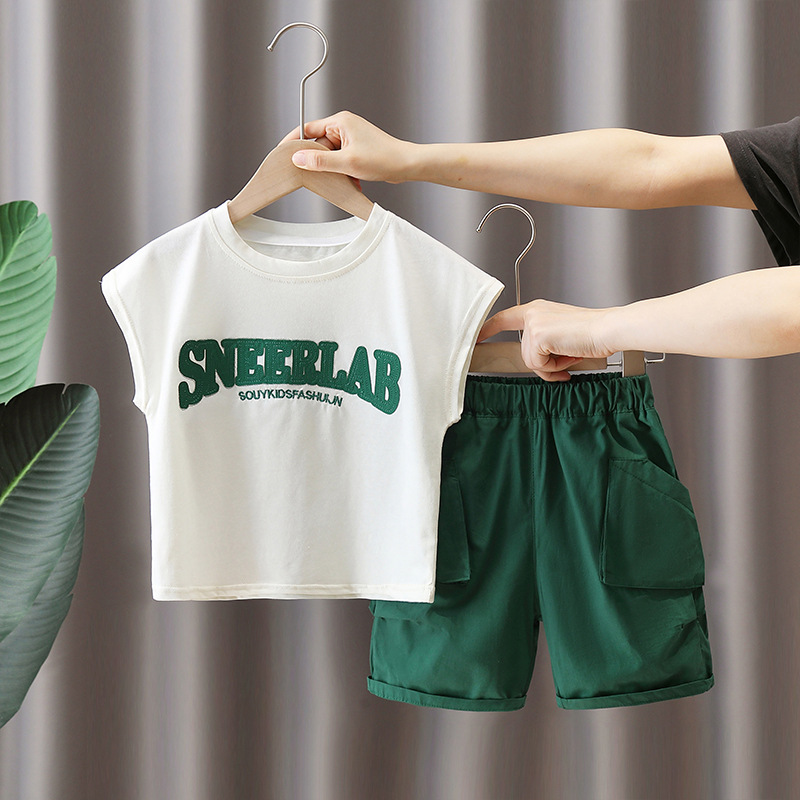 7139 Traje de chaleco con letras para niños 2025 Nuevo estilo de verano para bebés Ropa sin mangas de estilo occidental Ropa deportiva de verano para niños