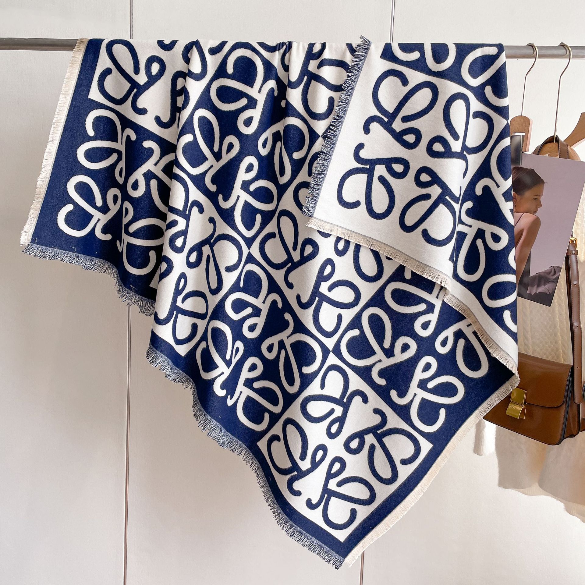 Otoño e Invierno nueva bufanda cuadrada estilo coreano letras geométricas Cachemira-como bufanda de moda elegante bufanda caliente chal ropa exterior para mujeres