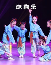 六一儿童古典舞蹴鞠乐舞蹈演出服群舞唐装圆领袍古装汉服蹴鞠道具