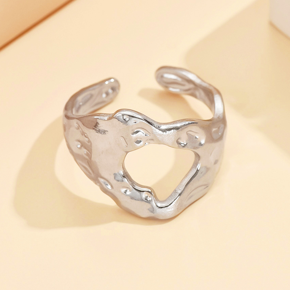 Sparkling Ring For Women, Crafted With Romance.Sleek & Comfortable, Designed To Highlight Your Charm.A Subtle Yet Stunning Piece For Dates,_voghion.com