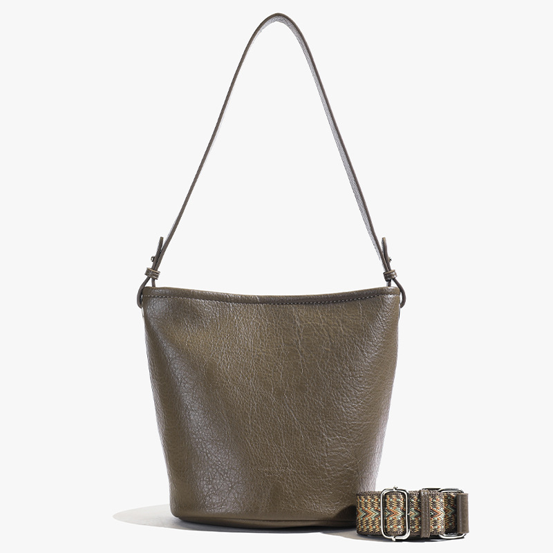 Este año, bolsos populares de mujeres de gran capacidad 2025, nueva moda retro, bolsos de hombro de alta calidad, bolsos de cubo de agua.