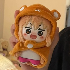 平は小のためにマントの人形を埋めます。