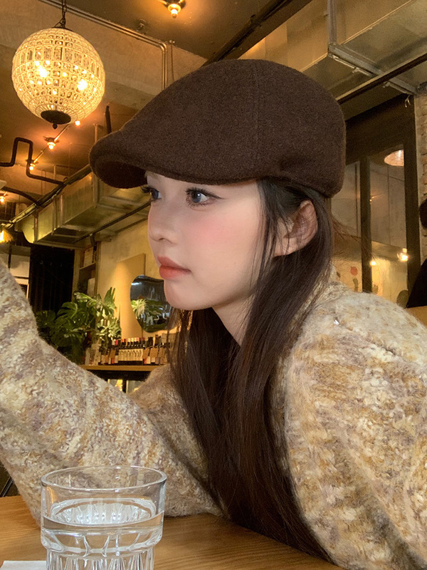 韓国の百合ベレー帽の女性は秋冬に顔を見せます。|undefined