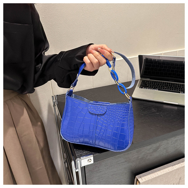 2023 Spring New Simple Trend One Shoulder Underarm Small Square Bag Net Red Fashion Temperament Commuter Bag Female_voghion.com