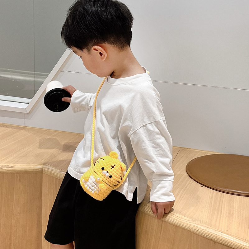 Kindergarten bolsa de los niños lindo niño lana tejida bolsa de mensajero de la muchacha tejida a mano del tigre monedero